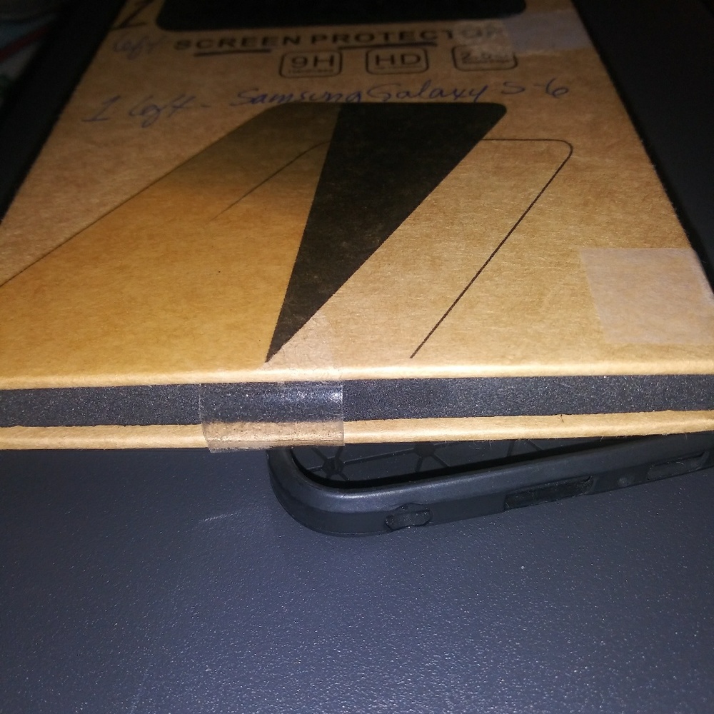 Screen &case - Picture 3 of 5